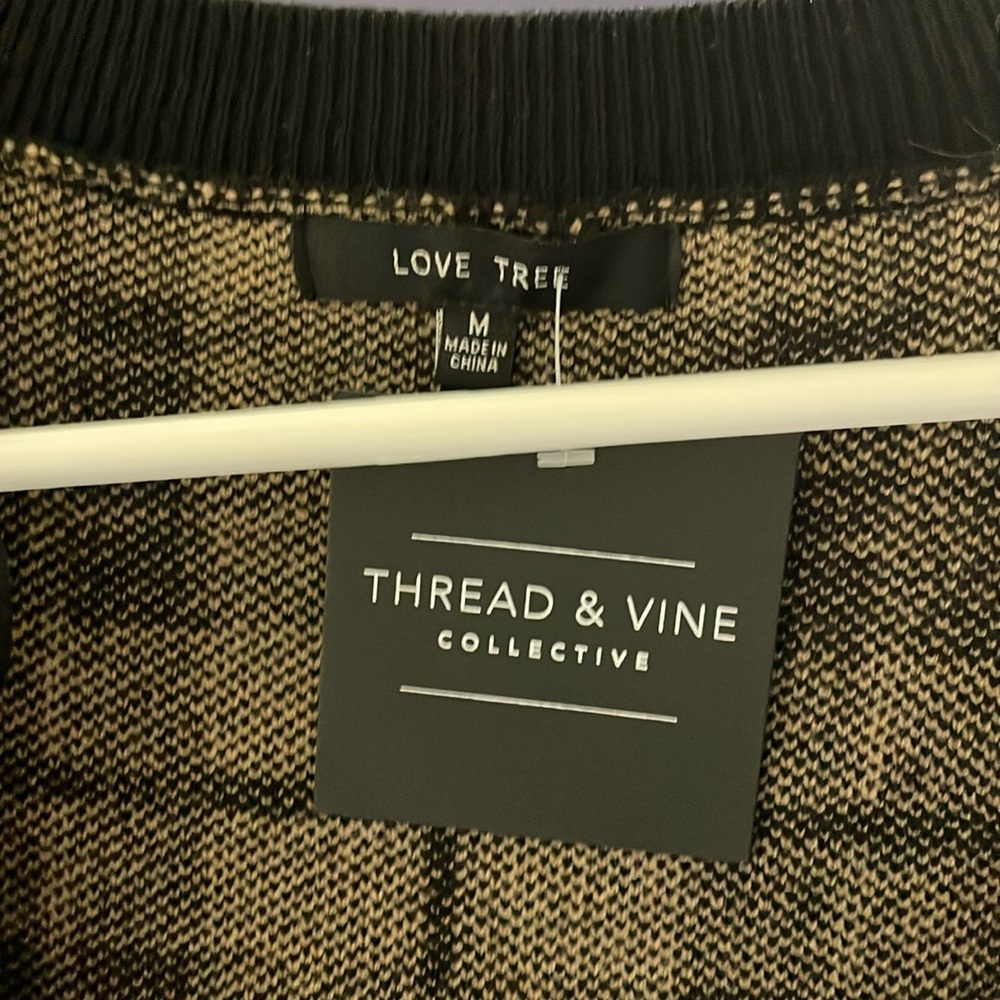 Shirt cropped back and tan light sweater